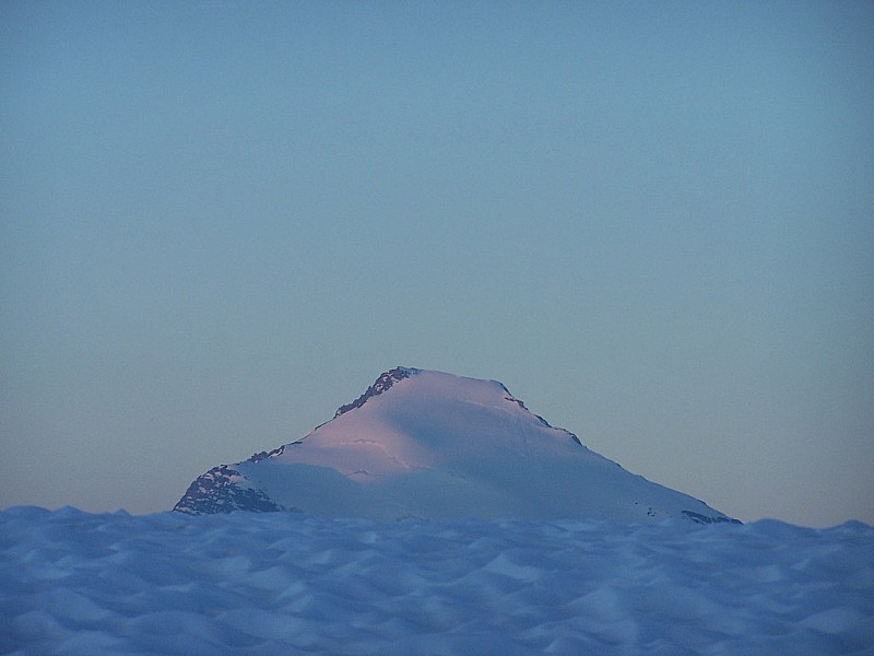 #6 Pointes des buffettes : Levé du soleil sur le Charbonnel. Pointes des buffettes : Levé du soleil sur le Charbonnel.