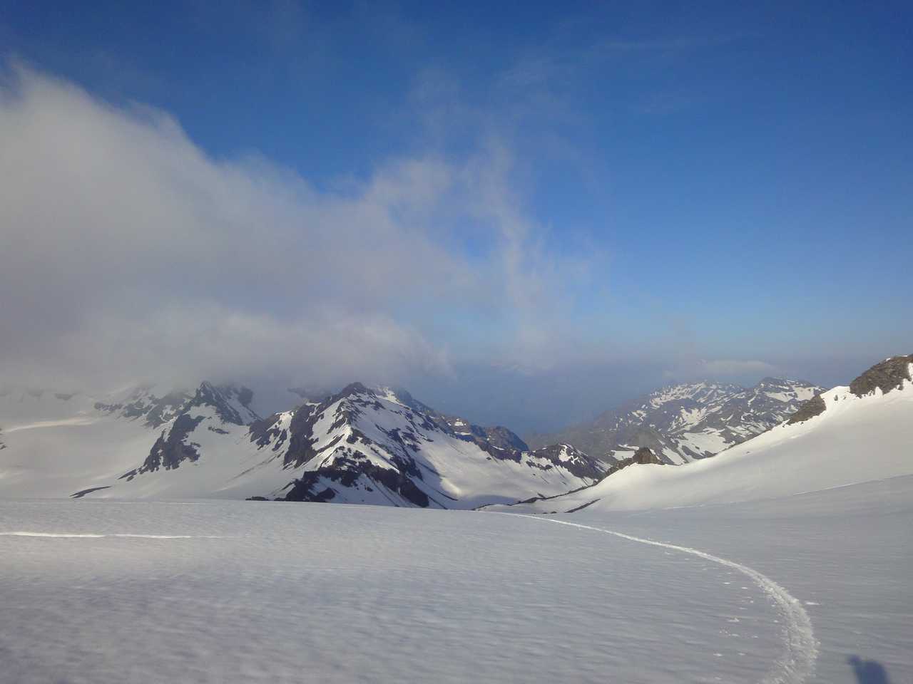 #11 Glacier de Chavière : Avant le ressaut du col, neige entre le pourri, la croûte et le névé Glacier de Chavière : Avant le ressaut du col, neige entre le pourri, la croûte et le névé