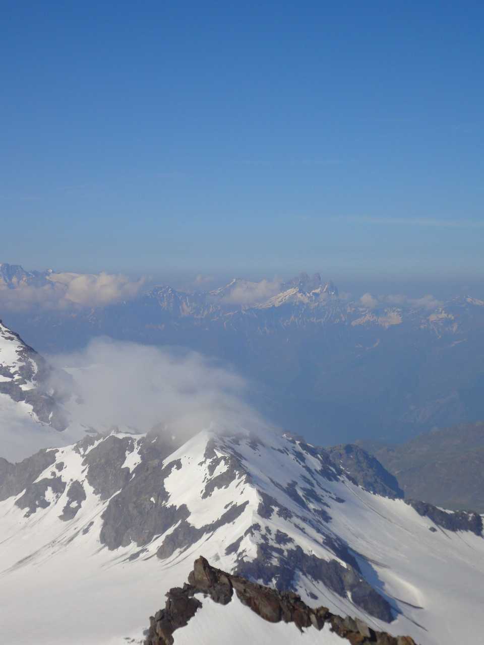 #14 Mont de Gébroulaz : Jolie vue tout de même du sommet. Ca s Mont de Gébroulaz : Jolie vue tout de même du sommet. Ca s'est débouché et ça commence à chauffer.