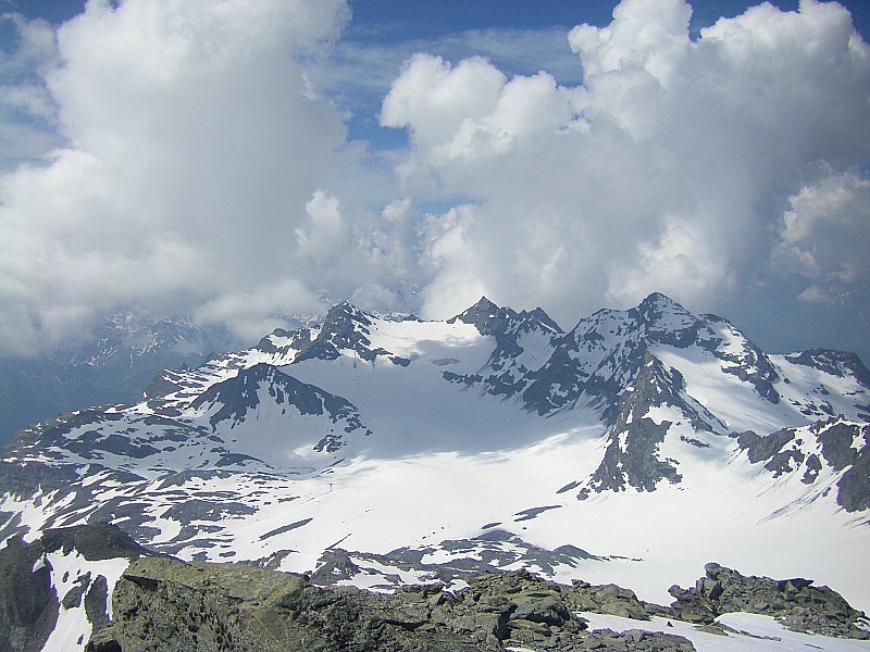 #3 vue du sommet : pointe du bouchet
ca commence a devenir orageux!!! vue du sommet : pointe du bouchet
ca commence a devenir orageux!!!