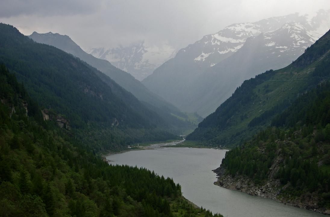 #10 Fin de journée sur le Lac : Le Lac de Beauregard, formé par le barrage non mis en eau de Valgrisenche. Fin de journée sur le Lac : Le Lac de Beauregard, formé par le barrage non mis en eau de Valgrisenche.