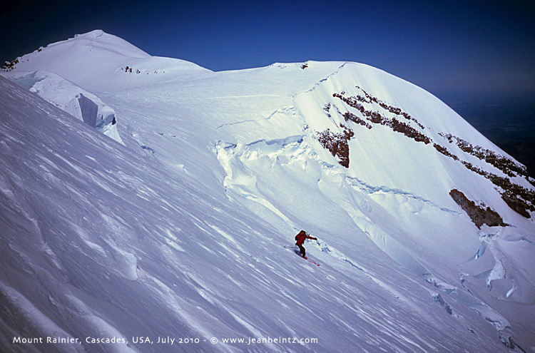 #9 Liberty Cap : Ski sur les sastrugis sous Liberty Cap. Liberty Cap : Ski sur les sastrugis sous Liberty Cap.