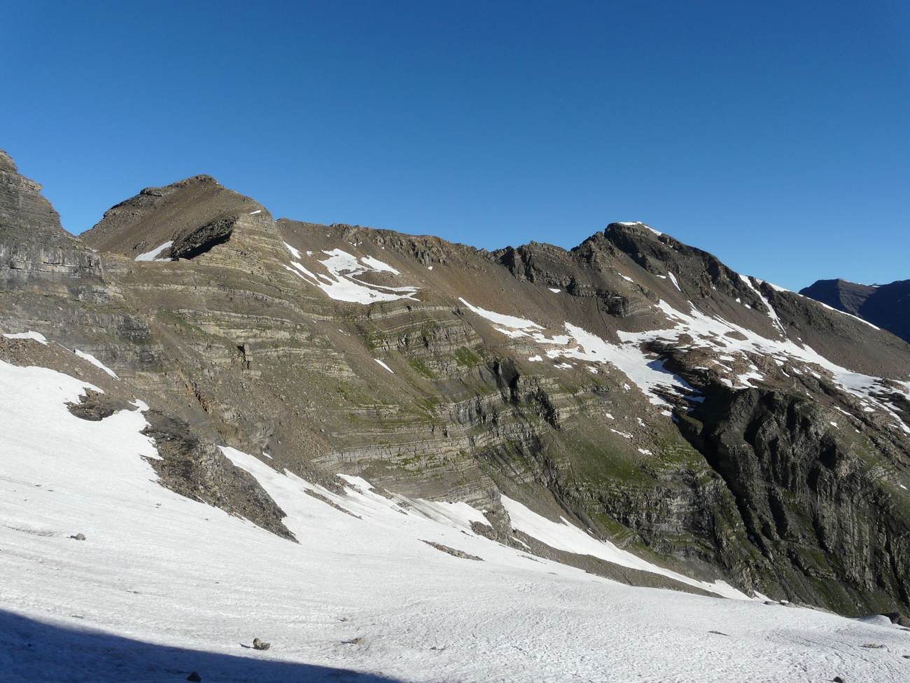 #3 Partie basse du glacier : de Faravel avec l Partie basse du glacier : de Faravel avec l'entre Pinier et le grand Pinier en fond