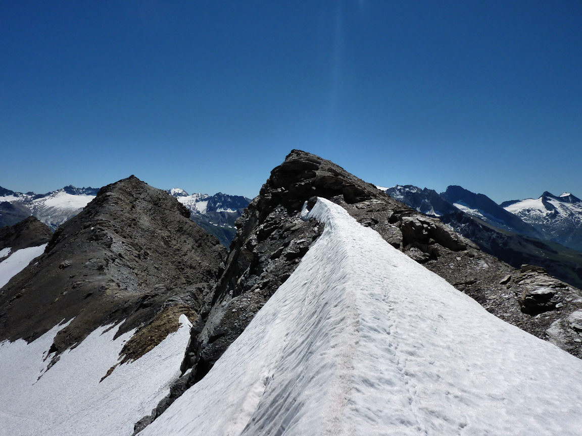 #11 Sur l Sur l'arête : Entre la Pointe des Buffettes et Le Signal de Méant Martin: ce sera le terminus pour aujourd'hui.