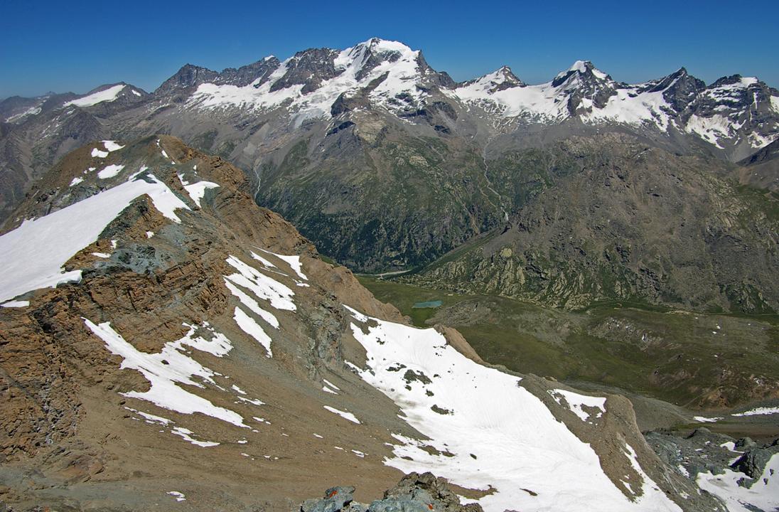#11 Le boss et ses adjoints : Le Gran Pa entouré de ses vigiles... des belles expériences pour nombreux des skitouriens... n Le boss et ses adjoints : Le Gran Pa entouré de ses vigiles... des belles expériences pour nombreux des skitouriens... n'est-ce pas!?!?