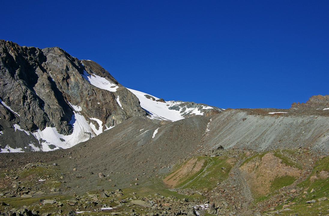 #1 La vallee delle Meyes : Elle donne accès en s La vallee delle Meyes : Elle donne accès en s'incurvant progressivement en direction du SW, à la face NE du glacier di Percia.