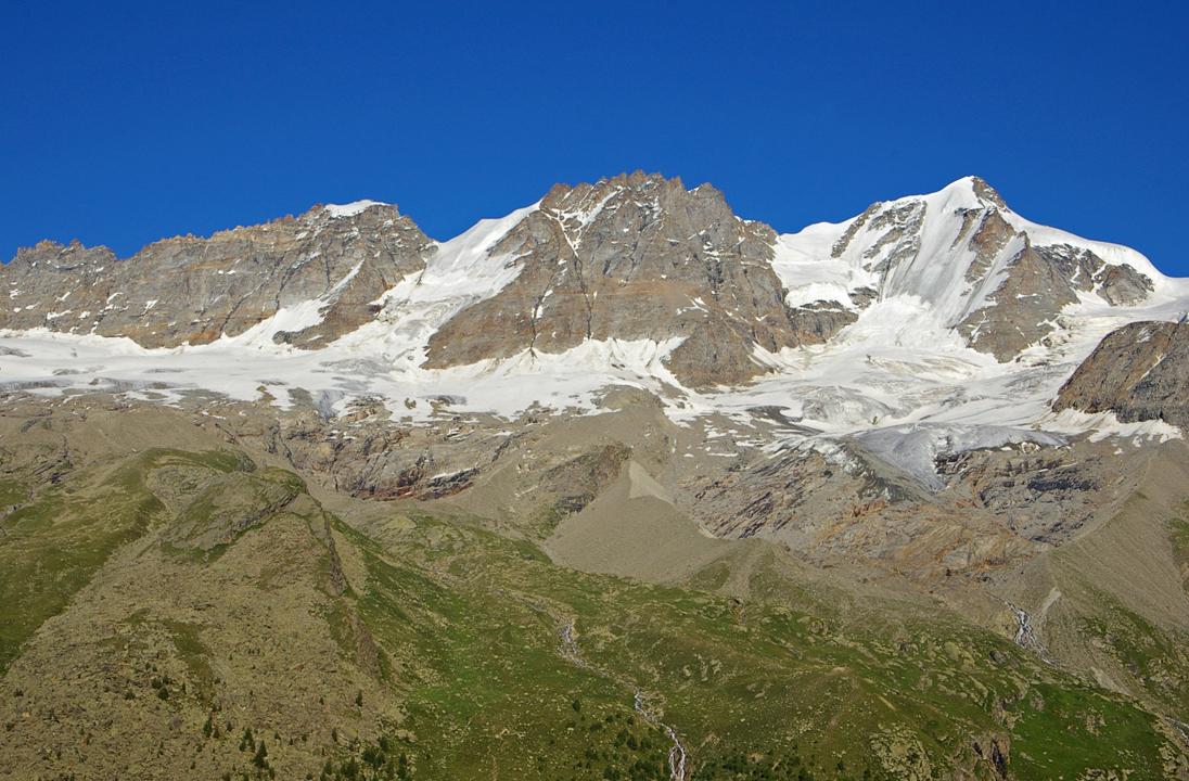 #16 Coucher du jour : Le Gran Pa commence à rougir... c Coucher du jour : Le Gran Pa commence à rougir... c'est une belle vision pour ranger la saison 2009/2010. Une lumière s'allume pour les collègues qu'on aurait voulu connaître, qu'on ne connaîtra pas; mais qui sait.