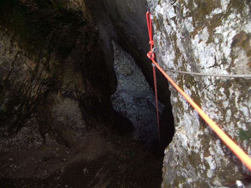 50m de vide : 50m de rappel dans le vide a partir d'ici...