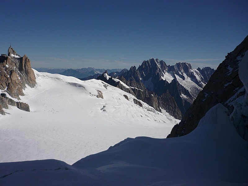 Aiguilles du Midi et Verte : En se retournant pdt la montée.