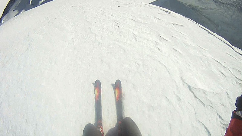 Ca skie... presque : On est bien d'accord SKITOUR.fr c'est un site de ski, pas de vol... alors on ne se contente pas de photos en vol!