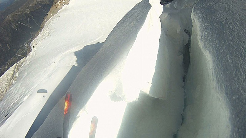 #3 O les beaux séracs! : Après avoir posé les skis dans des endroits incongrus, parfois il vaut mieux pouvoir redécoller... O les beaux séracs! : Après avoir posé les skis dans des endroits incongrus, parfois il vaut mieux pouvoir redécoller...