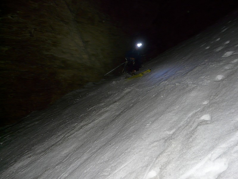 #6 Ski in the Cave : Malgré la "Ultralight", l Ski in the Cave : Malgré la "Ultralight", l'APN ne permet pas de photographier tte la cavité
