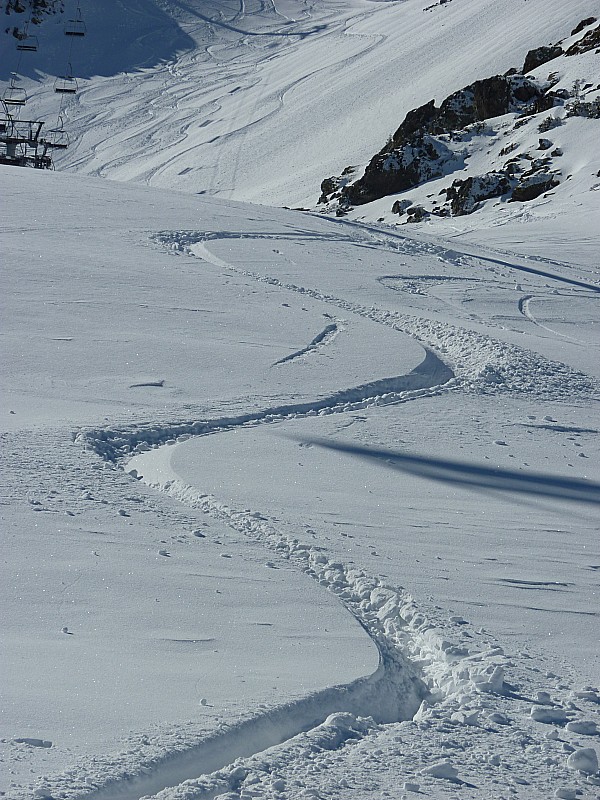 #14 Descente sur les lacs : Il reste de la poudre sur le côté Descente sur les lacs : Il reste de la poudre sur le côté