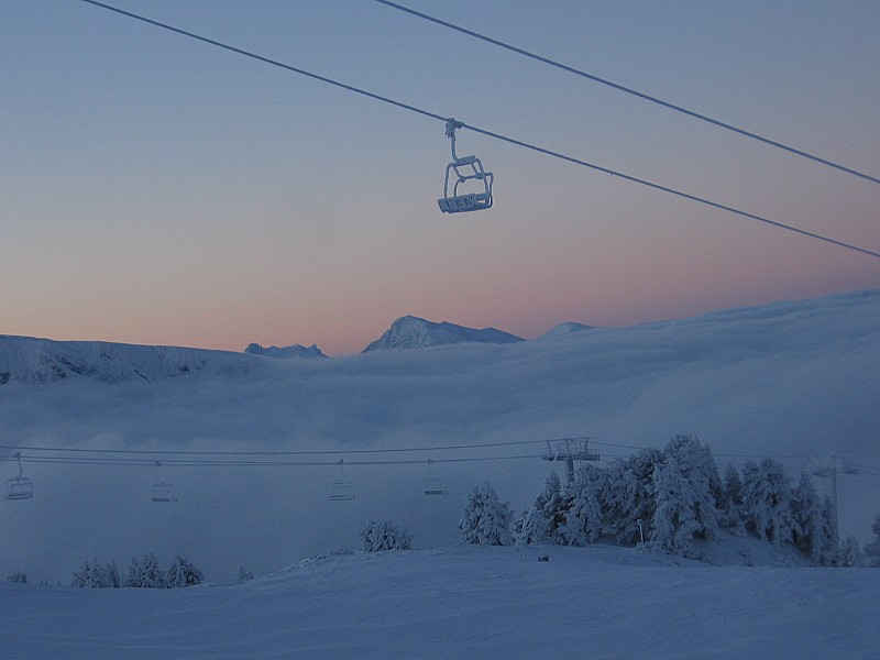 #1 Obiou et Tabor : Juste avant le lever de soleil Obiou et Tabor : Juste avant le lever de soleil