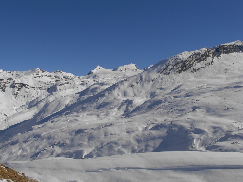 Panorama : Vue sur le vallon de Prariond, Glaciers des sources de l'Isère et Roche Noire. Vu de loin, ca parait bien blanc, mais les pierres ne sont pas loin...