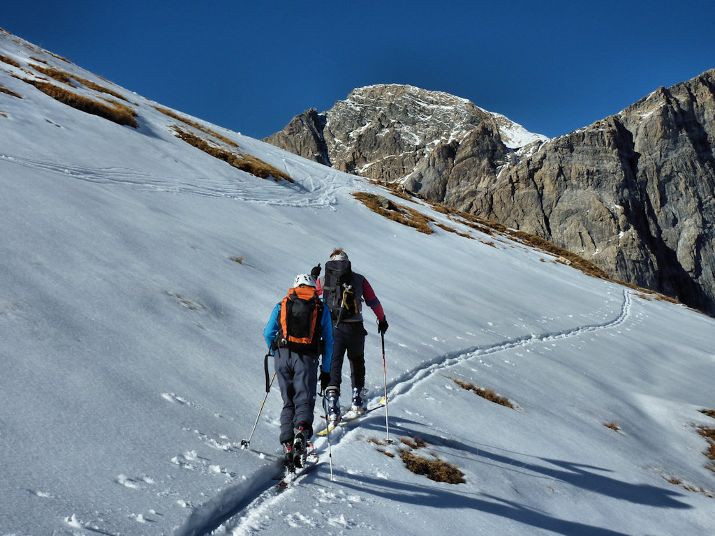#14 Isa est déjà loin devant : David et Pascal termine à leur main la dernière montée du jour. Isa est déjà loin devant : David et Pascal termine à leur main la dernière montée du jour.