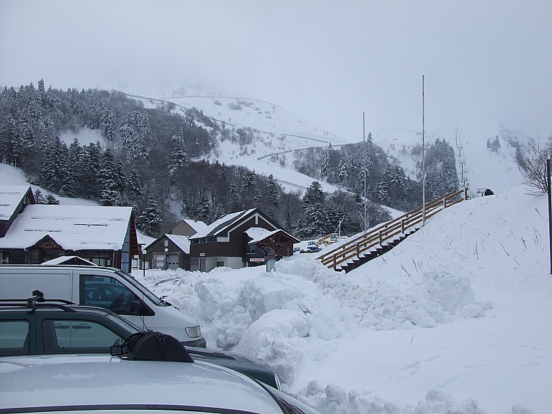 #1 Parking : Sur le parking : déjà plus de 30 cm! avec une jolie ambiance hivernale Parking : Sur le parking : déjà plus de 30 cm! avec une jolie ambiance hivernale