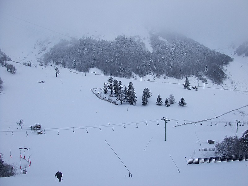 #2 Montée : Dans la montée : vue sur le pied des pistes Montée : Dans la montée : vue sur le pied des pistes