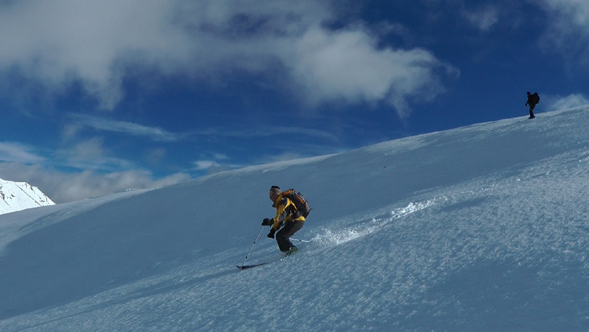 C'est parti pour la descente, assez bon en haut poudre tassée