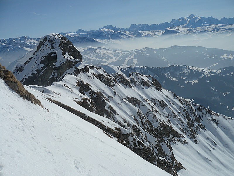 autres pentes sud : vue sur la face sud en enfilade avec le Mont Blanc en toile de fond
