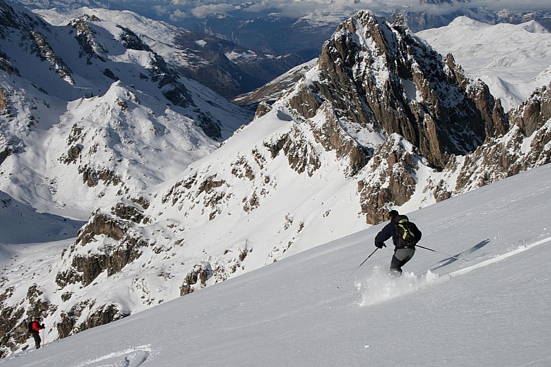 Névé des Cerces : La déplétion pétrolière est en cours. Jb décrète le pic de Hubber comme advenu et limite désormais ses déplacements au seul ski.