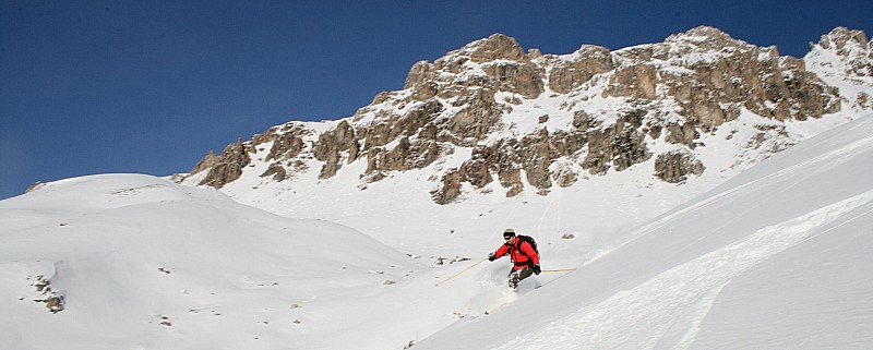 Ski progressif : Justin à la recherche des crop circles de Paladru, haut-lieu des rencontres du troisième type