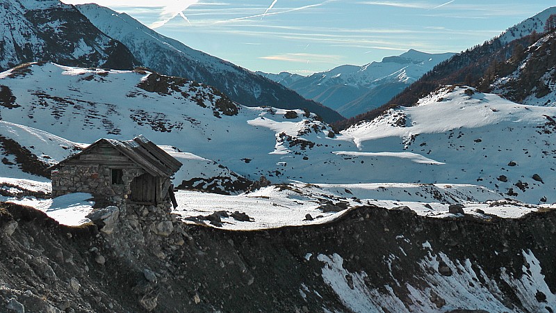 #7 La Cabane de Salso Moreno tient toujours mais pour combien de temps? Mt Mounier en toile de fond La Cabane de Salso Moreno tient toujours mais pour combien de temps? Mt Mounier en toile de fond