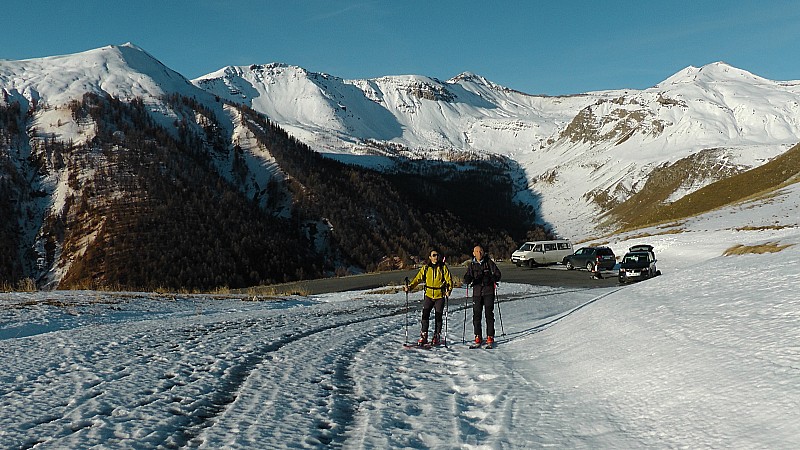 Départ sur la route du col de la Bonnette à 2080m. 
Cime de Bonette en A/R plan