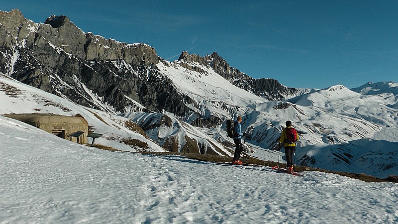 Col des Fourches: Rocher des 3 Evèques, contreforts de l'Enchastraye