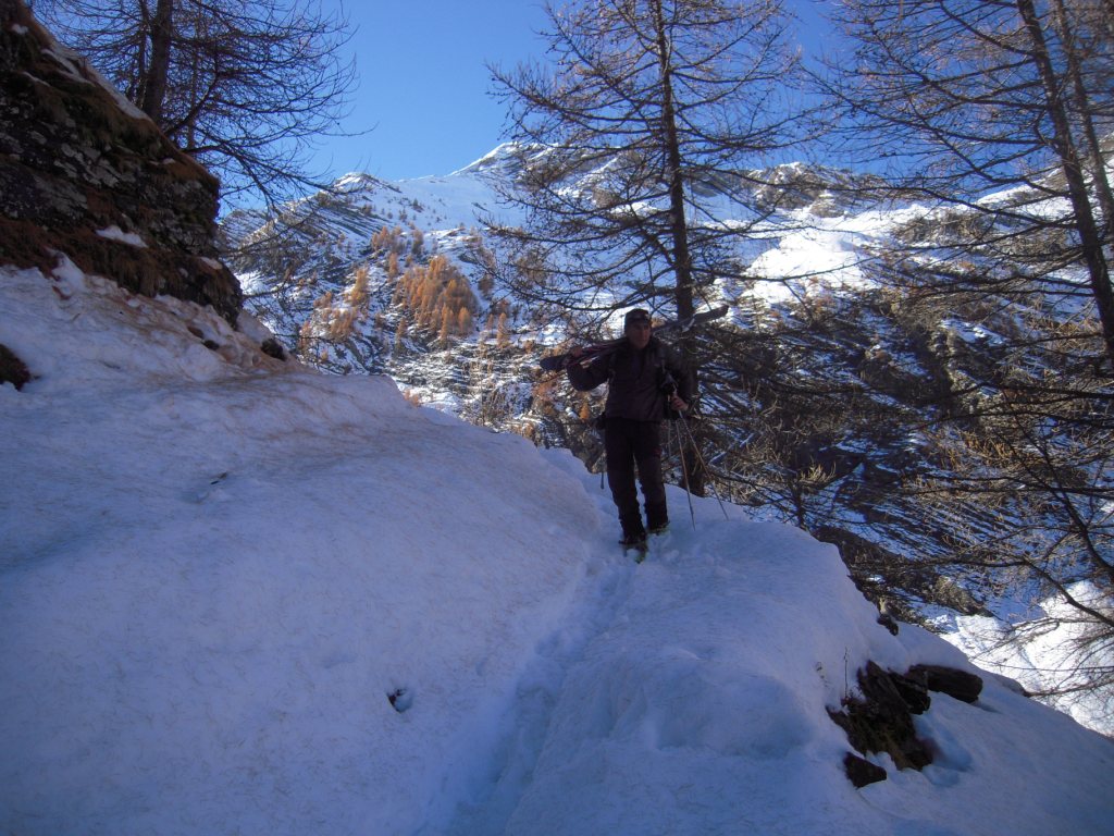 #6 descente vers 1900m : pas de sous couche sur ce passage en rocher descente vers 1900m : pas de sous couche sur ce passage en rocher