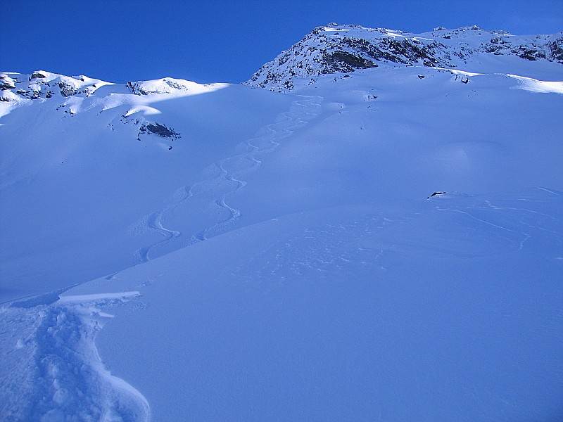 #11 Descente : Retour à Val Thorens par le col situé sous la Pointe de Thorens (repeautage pour 200m +)
Vu la neige cela valait le coup... Descente : Retour à Val Thorens par le col situé sous la Pointe de Thorens (repeautage pour 200m +)
Vu la neige cela valait le coup...