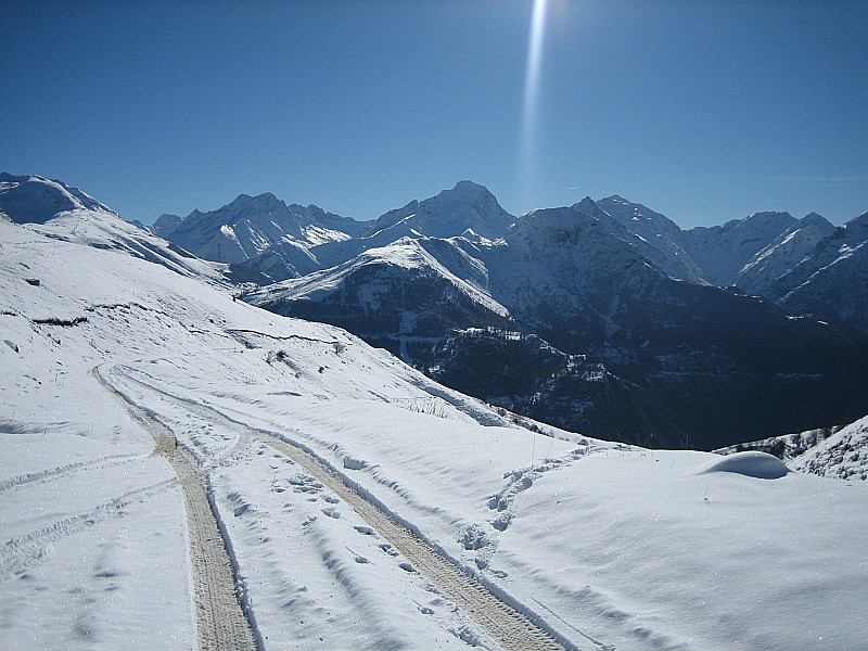#1 Col de Cluy : Il n Col de Cluy : Il n'est pas possible de partir à ski de plus bas. Mais la route est comme ceci.