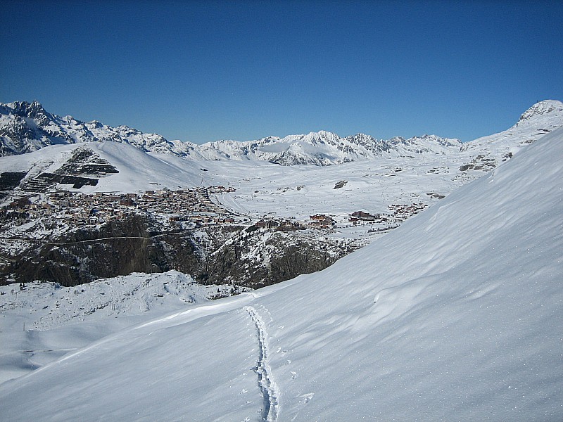 L'Alpe d'Huez : La ville à la montagne... qui permet à certains d'y vivre toute l'année...