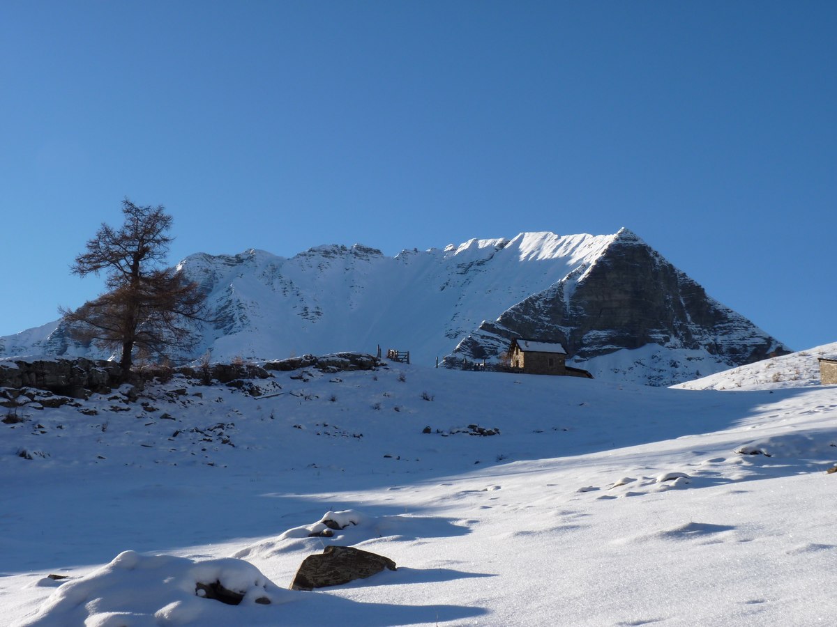 #1 Cabane : du Distroit et vallon du Pelve Cabane : du Distroit et vallon du Pelve