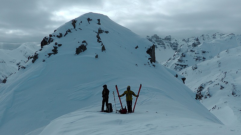 Au Sommet, ça se couvre, on va s'arrêter là et descendre en face nord dans de la poudre profonde, vallon de la Tour 