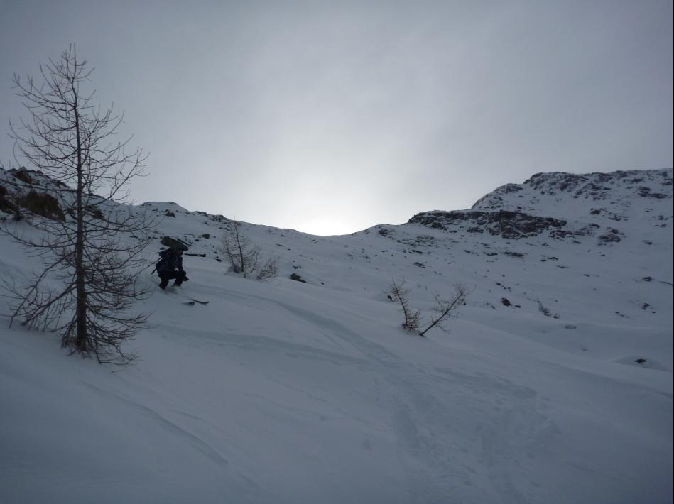 #2 Ciantiplagna : Un peu de doute sur cote nivo pour la pente qui permet de monter au col sous le sommet, froid, vent, ombre : on fait demi-tour 400m avant le sommet Ciantiplagna : Un peu de doute sur cote nivo pour la pente qui permet de monter au col sous le sommet, froid, vent, ombre : on fait demi-tour 400m avant le sommet