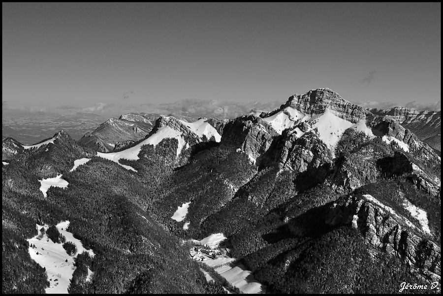 #21 Grand Som : et monastère depuis le sommet de Charmant Som Grand Som : et monastère depuis le sommet de Charmant Som