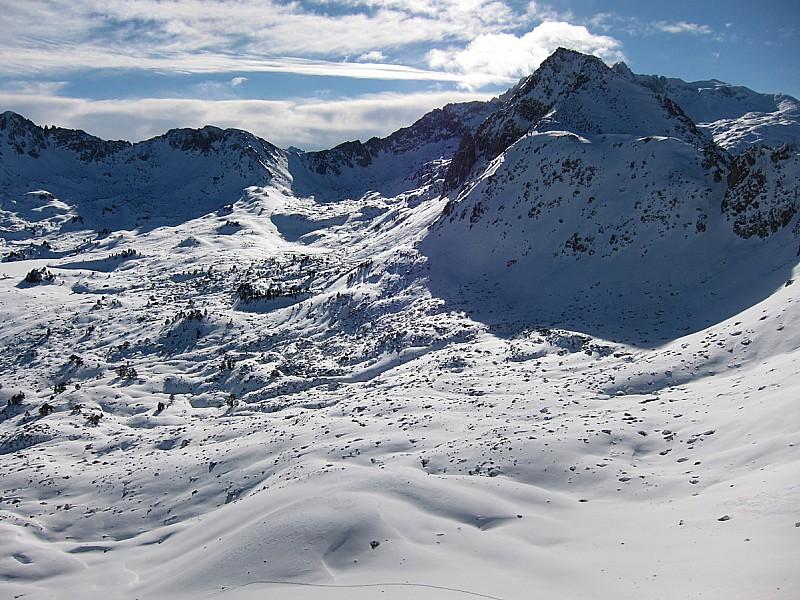 Vallon Dets Coubous : et ses nombreux lacs. Très joli mais plus propice à la randonnée à skis qu'au ski de randonnée.