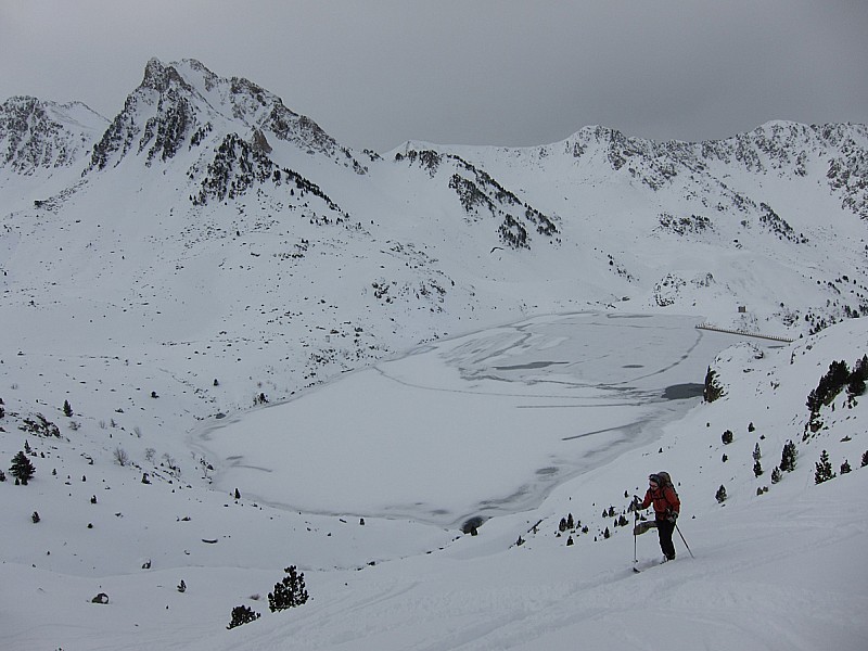 Claire : dans la montée au pic de la Touatère avant qu'il ne se mette à neiger.