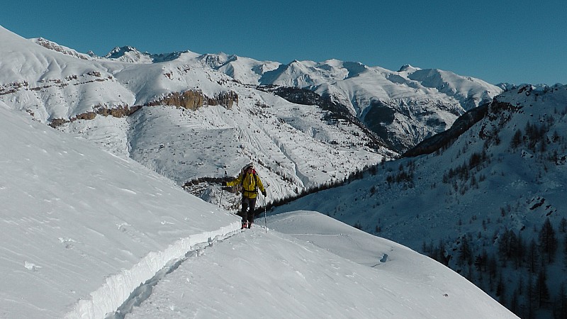 On s'élève dans le vallon de l'Alp, en A/R plan, Corborant à G et Tête de l'Autaret à D