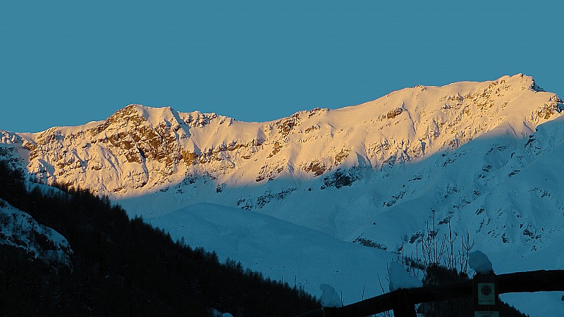 Les sommets s'embrasent : Crête Peyre de Vic - Mt Rougnous