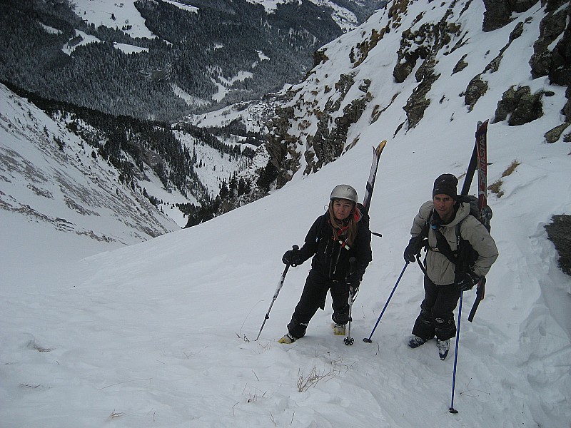 #8 Coillu à Bordel : Nicolas et Gaelle au sommet du Coillu, devant un couloir Chauchefoin pas très engageant. Coillu à Bordel : Nicolas et Gaelle au sommet du Coillu, devant un couloir Chauchefoin pas très engageant.