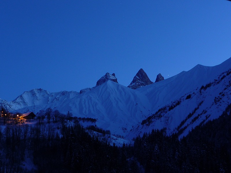 Belles de nuit : Aiguilles