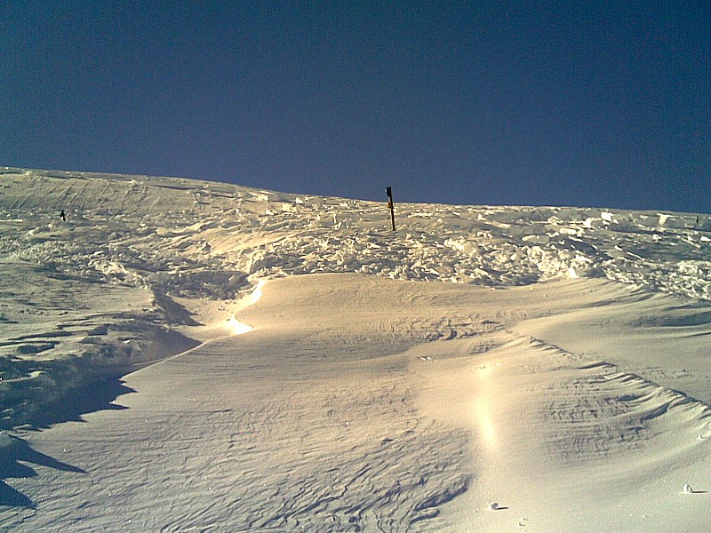 #1 Prat de Bouc : La grosse plaque de neige qui est partie à un endroit assez inhabituel. Prat de Bouc : La grosse plaque de neige qui est partie à un endroit assez inhabituel.