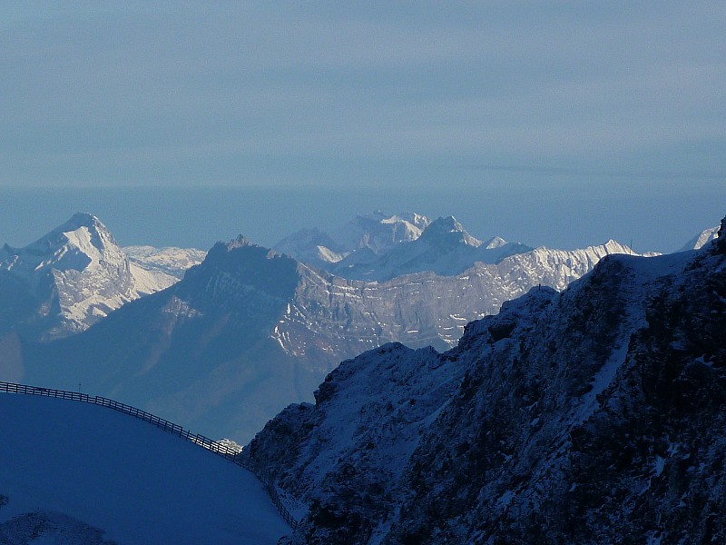 #4 Les Bauges : Le soleil du matin donne beaucoup de relief au massif des Bauges Les Bauges : Le soleil du matin donne beaucoup de relief au massif des Bauges