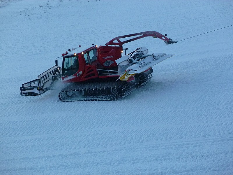 Danger : Travail avec le câble : danger pour les skieurs