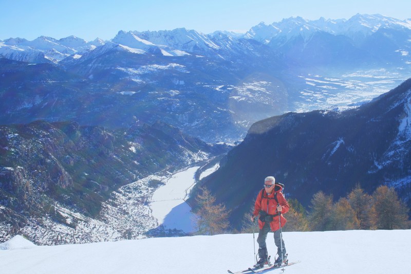 #2 François : progresse au-dessus d François : progresse au-dessus d'un bel exemple de vallée glaciaire