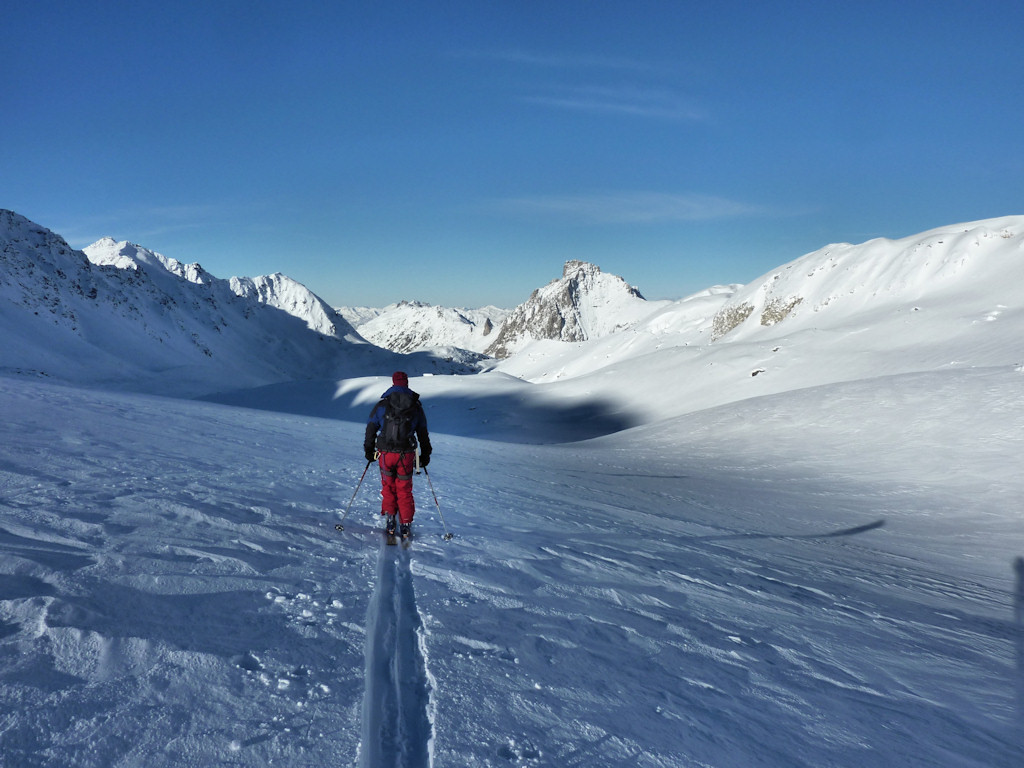 Descente en pente douce : De longs shuss sous le glacier.