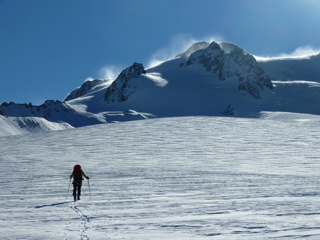 Début du glacier : Bien bouché, et notre choix est fait quant à la suite de l'itinéraire : rive droite.