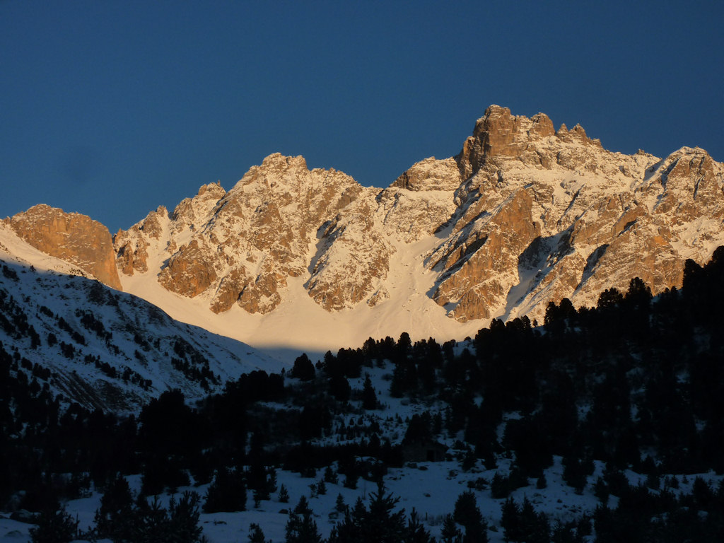 Une journée bien remplie. : Nous pouvons admirer les derniers rayons du soleil.